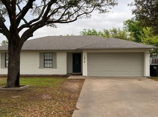 1510 Woodside Ln E, Cleburne, TX 76033