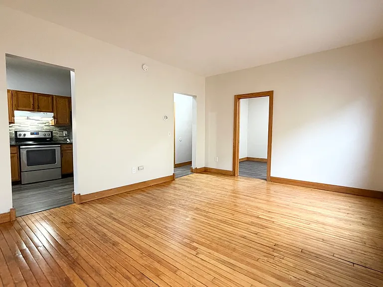 Emerson Manor Flats — Photo 20