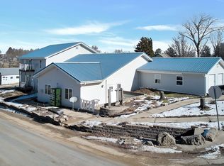 302 2nd North St, Apple River, IL 61001