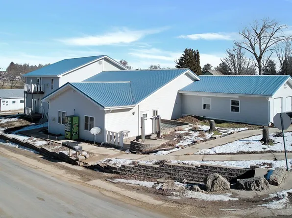 302 2nd North St, Apple River, IL 61001