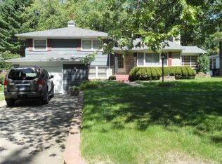 10 Cleveland Ter, Hobart, IN 46342