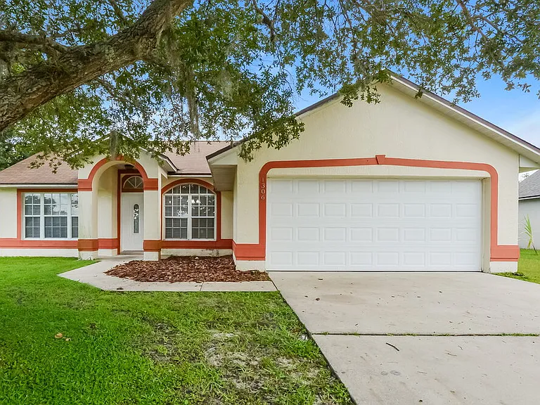 1306 Silverthorn Dr — Photo 1