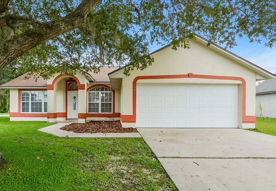 1306 Silverthorn Dr