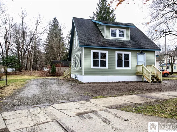 65 W Mosher St, Falconer, NY 14733