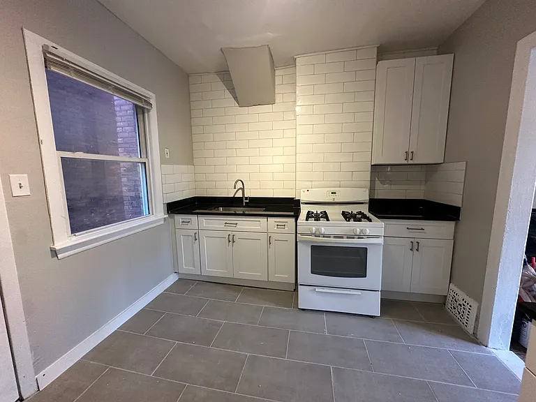 800 W Euclid Ave — Photo 11
