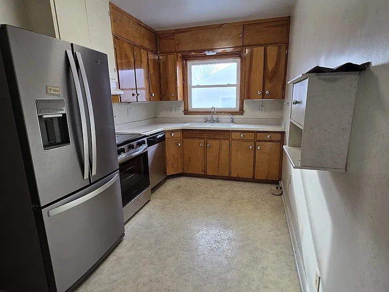 105 W Willman St — Photo 3