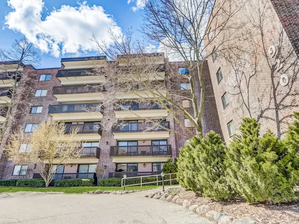920 Vose Dr APT 106, Gurnee, IL 60031
