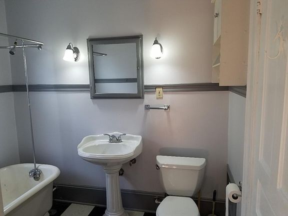 4th image of 3142 N Pierce St #1