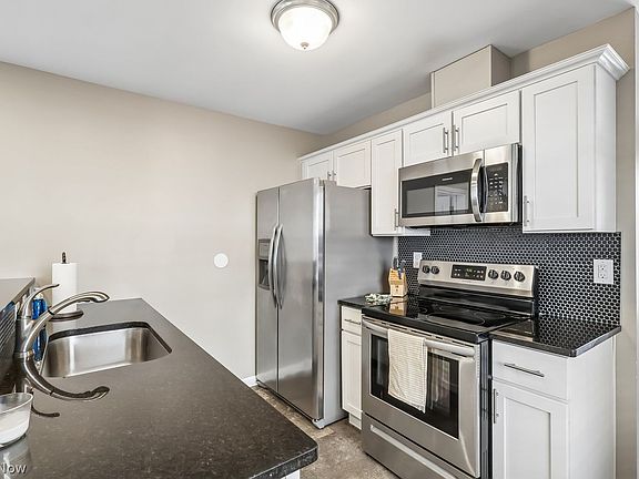 5th image of 4415 Fenwick Ave