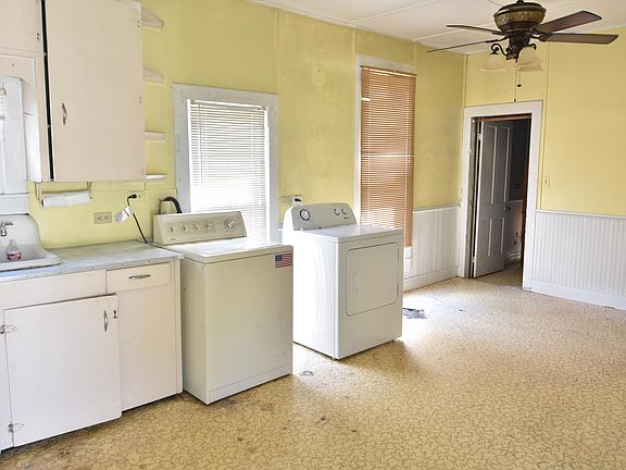 3rd image of 417 Derouen Ave