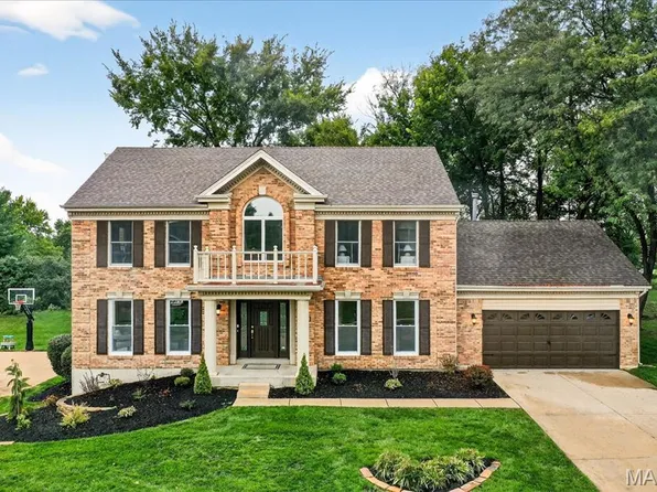 767 Carman Meadows Dr, Ballwin, MO 63021