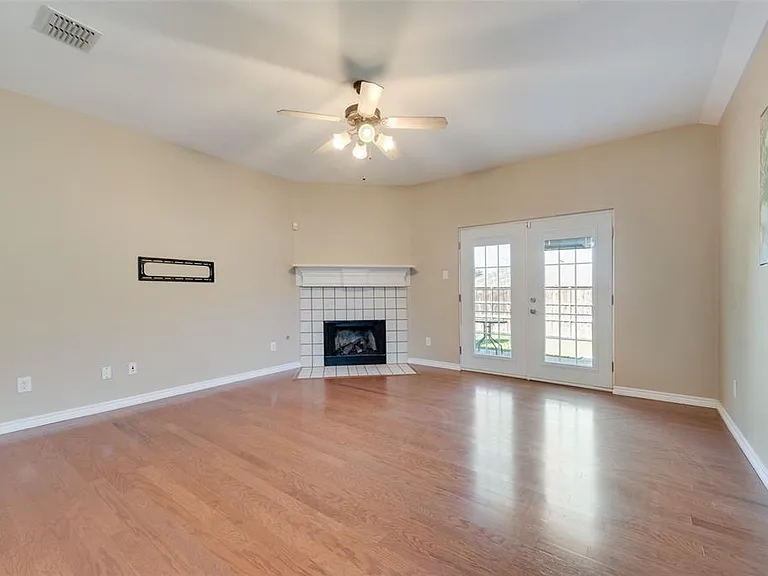 4512 Shade Tree Ct — Photo 2