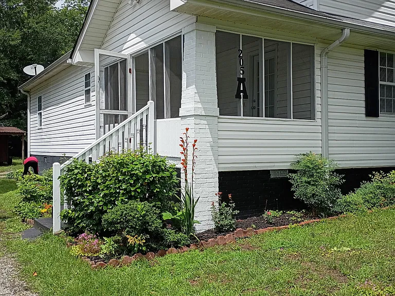 205 Maple St — Photo 10