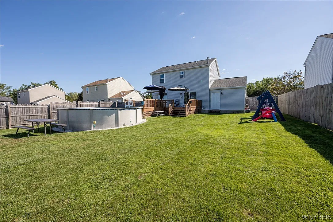 3 bed, 1.5 bath, 1188 sqft, $2,300 — Photo 4