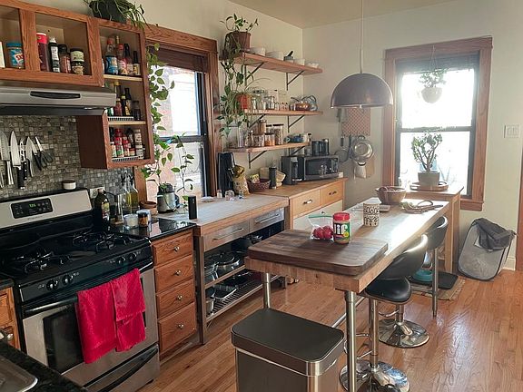 5th image of 2946 N Gresham Ave