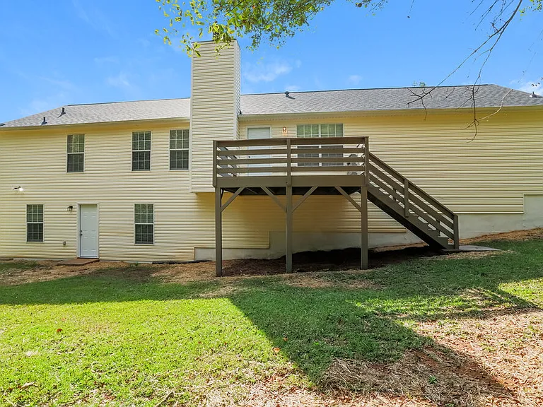 810 Windsor Dr — Photo 17