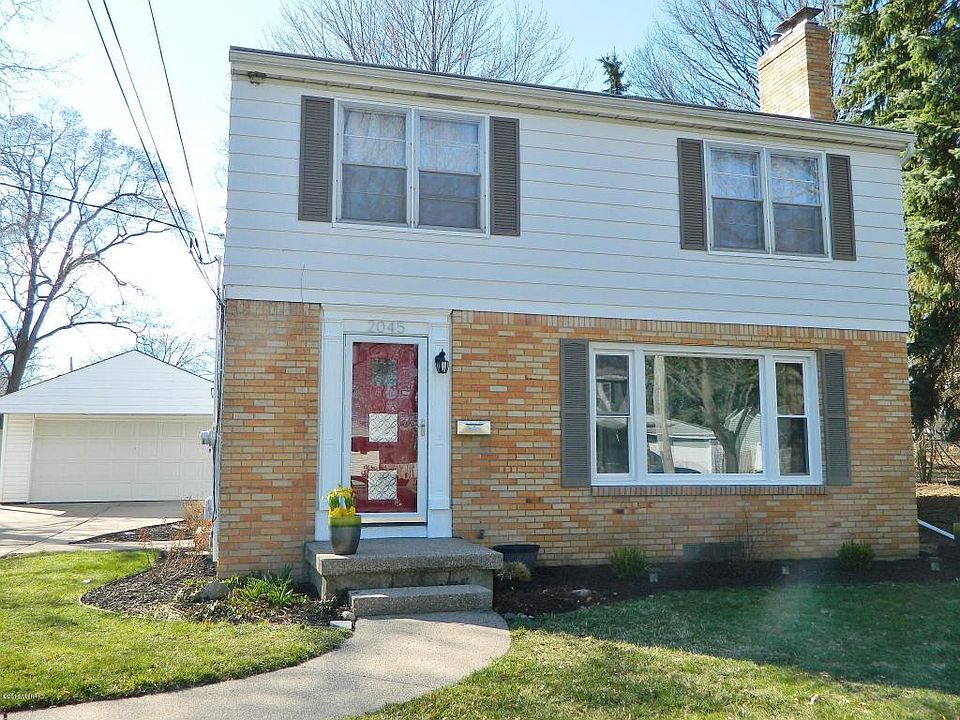 1st image of 2045 Cambridge Dr SE
