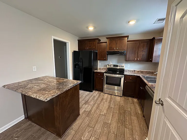1529 Gambill Wood Dr — Photo 6