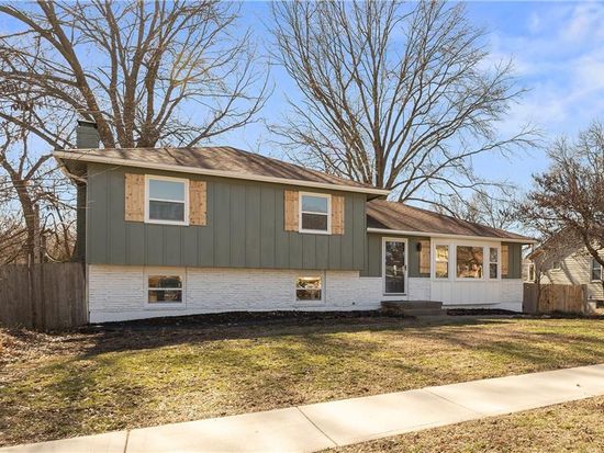9211 W 76th St, Overland Park, KS 66204