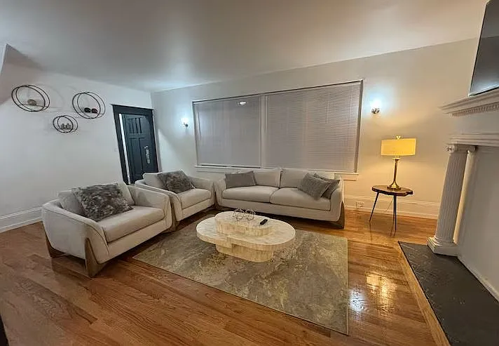 219 W Rockspring St — Photo 3