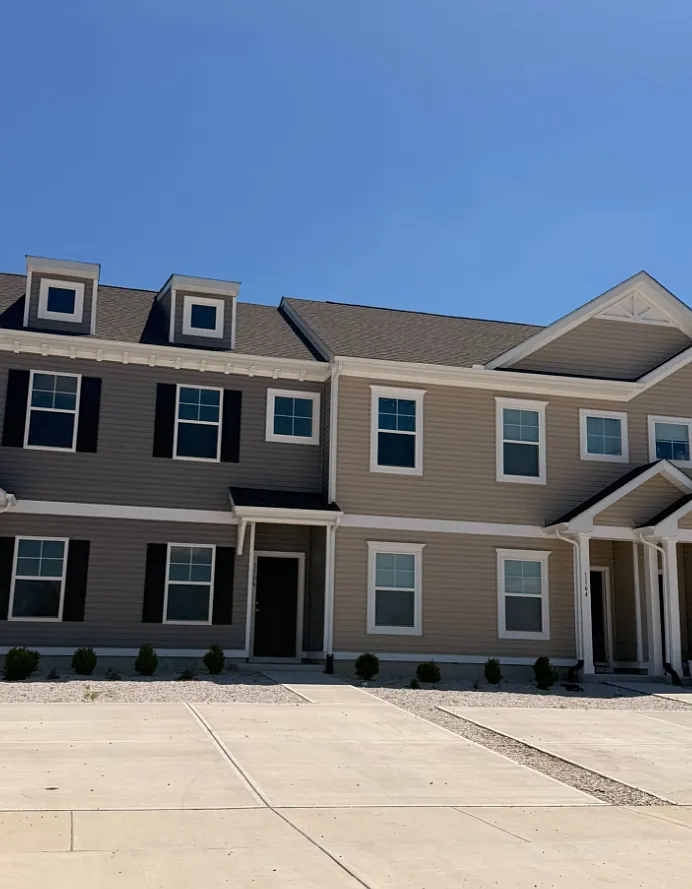 3 bed, 2.5 bath, 1642 sqft, $1,900 — Photo 1