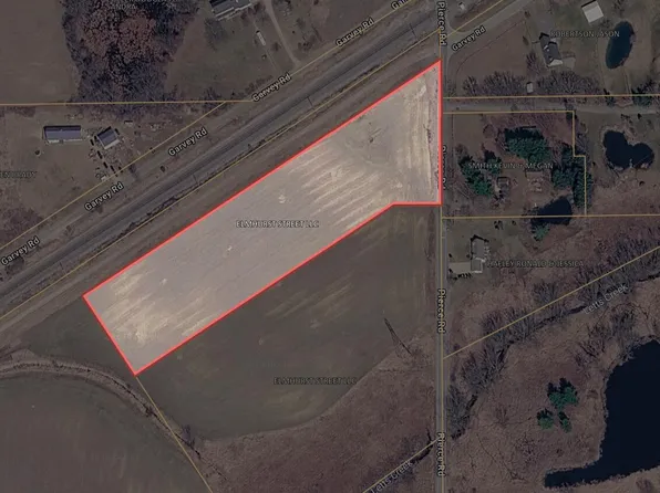 890 Pierce Rd, Chelsea, MI 48118