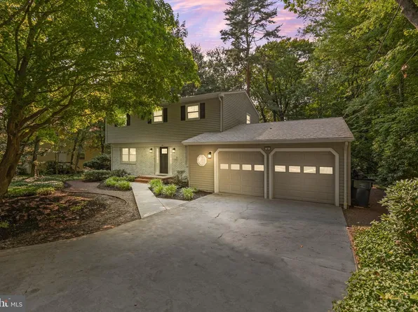 9 Pin Oak Dr, Lawrence Township, NJ 08648