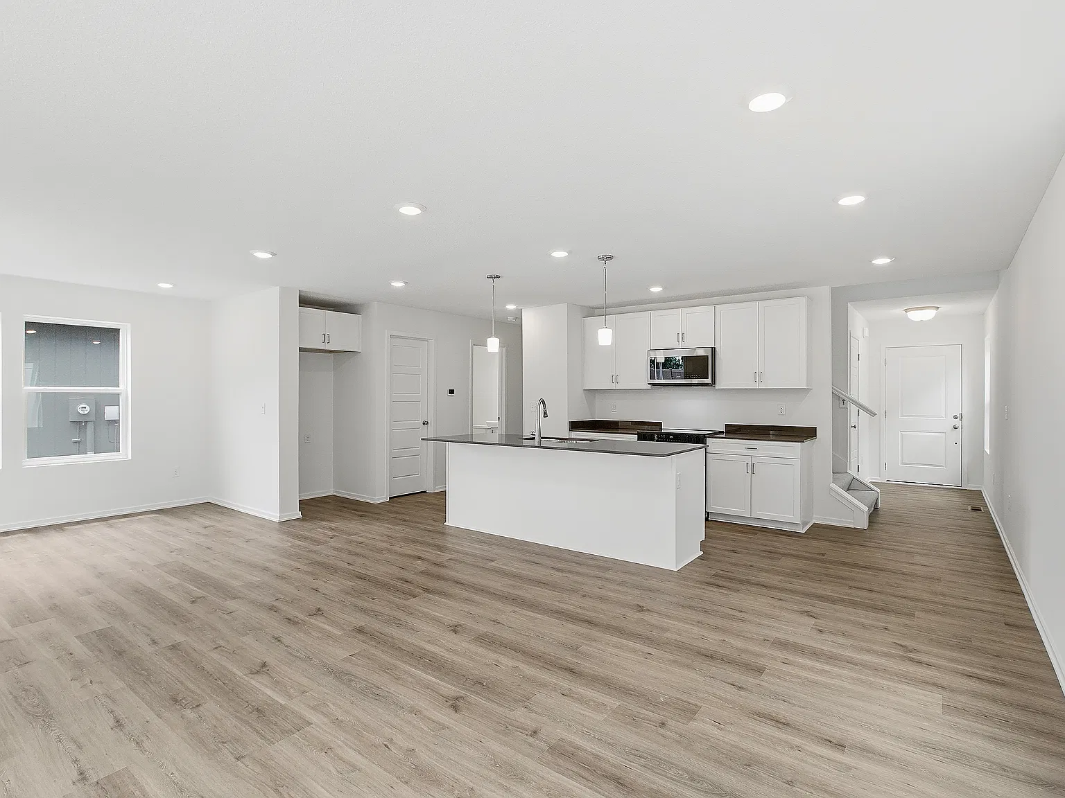 4 bed, 1816 sqft, $2,900 — Photo 3