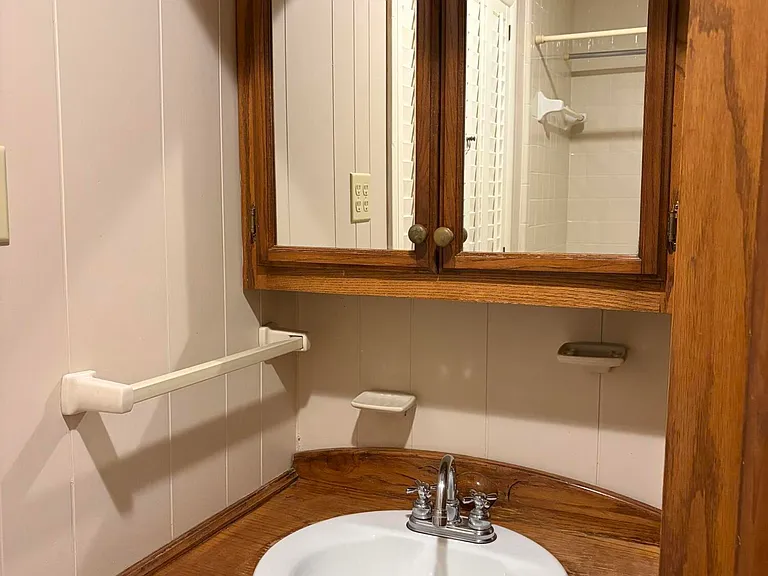 870 Green Acres Dr — Photo 14