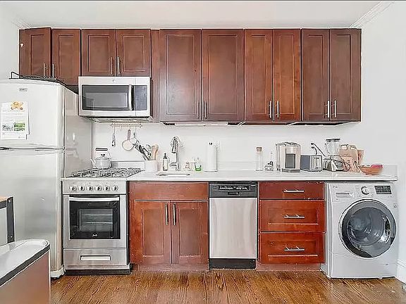 2nd image of 174 E 2nd St APT 2R