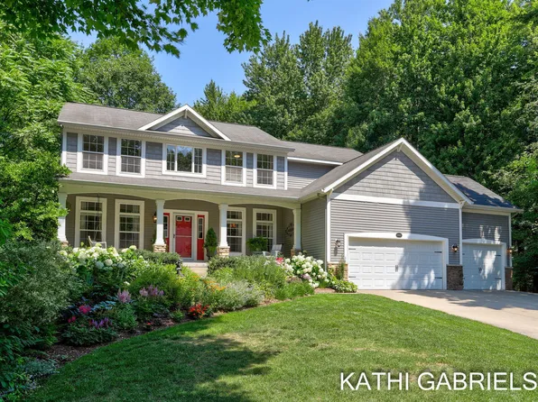18082 Hammond Bay Dr, Spring Lake, MI 49456