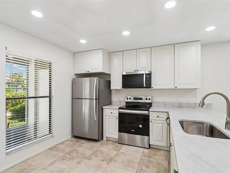 2945 Grovewood Blvd #A — Photo 15