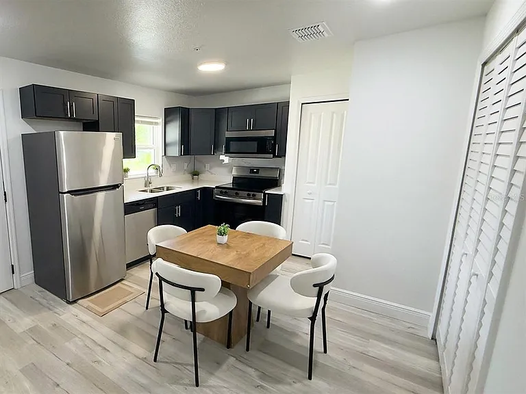 2201 Conway Dr #201 — Photo 5