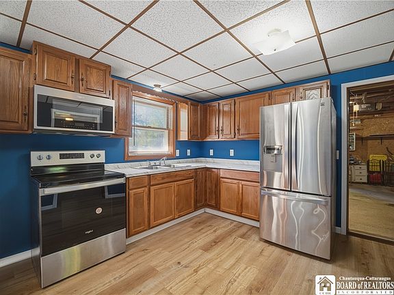 3rd image of 2754 Burton Rd