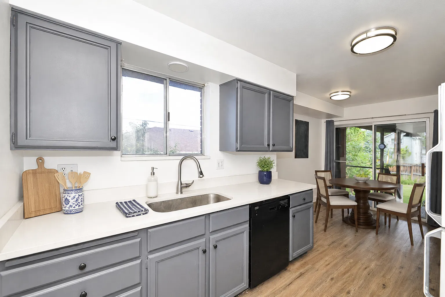 4 bed, 1876 sqft, $3,100 — Photo 4