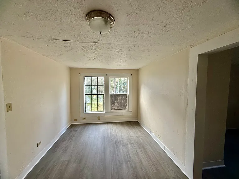 470 S 3rd St — Photo 16
