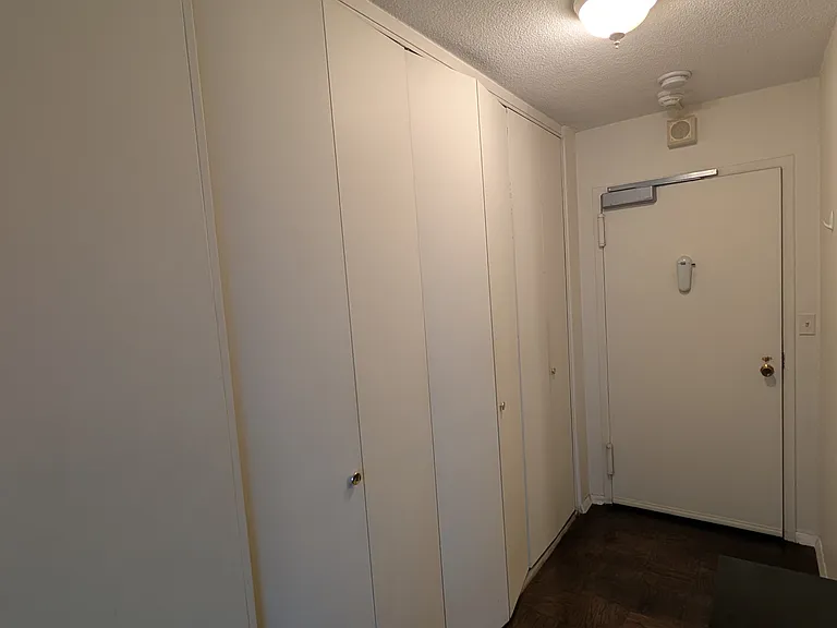2 Hawthorne Pl #9G — Photo 9