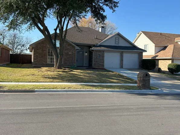 5002 Redwater Dr, Arlington, TX 76018