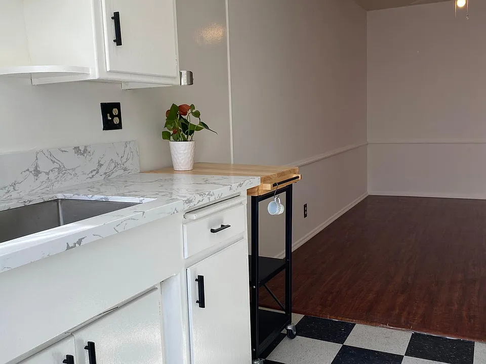 1173 N Curson Ave #7