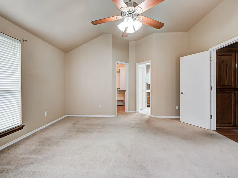 2912 Edinburg Dr — Photo 25