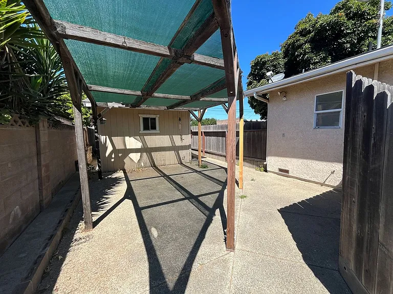 215 S D St — Photo 21