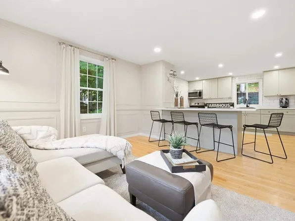 334 Rogers St, Lowell, MA 01852