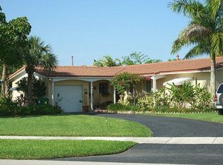 15721 Palmetto Club Dr, Miami, FL 33157
