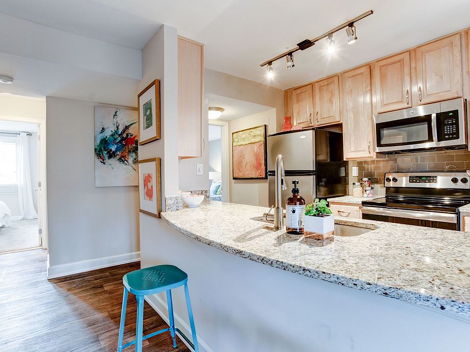 1st image of 3005 Oak Green Cir #3047RC