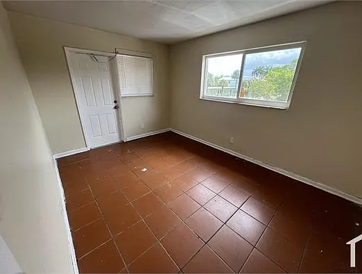 800 NW 11th Ave #5 — Photo 8