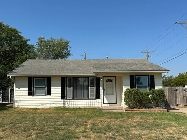 101 S Twin Pines Ave, Haysville, KS 67060