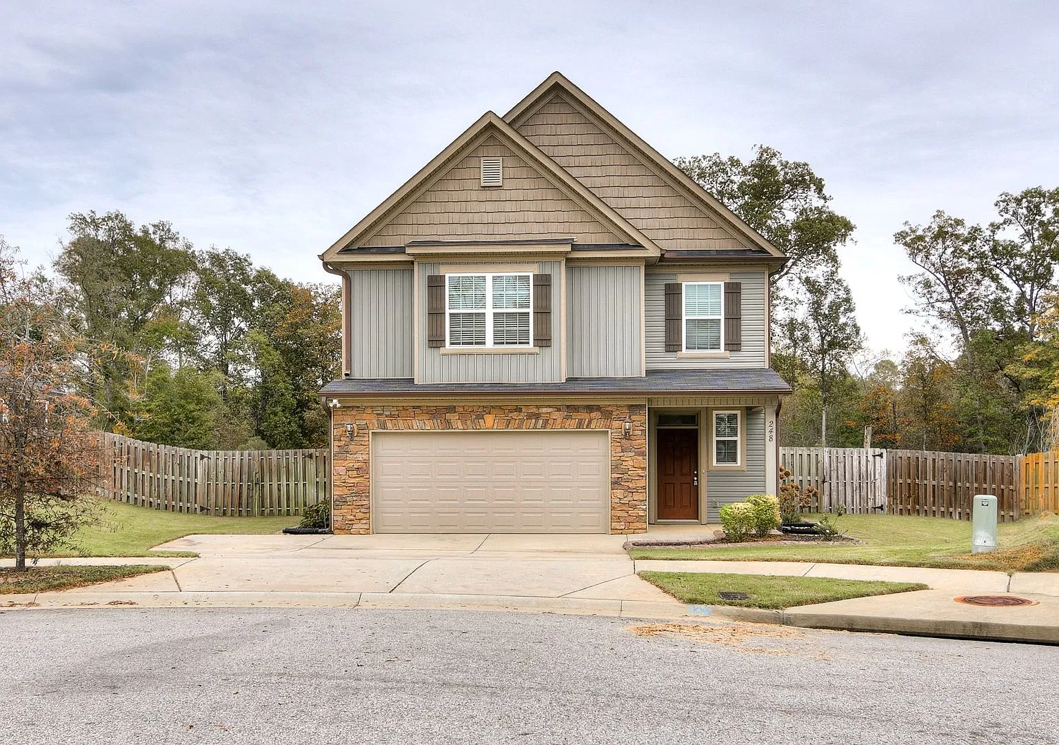 Beautiful Home in Grovetown! — Photo 1