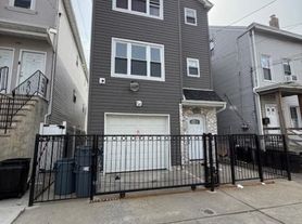 138 Lafayette St, Paterson, NJ