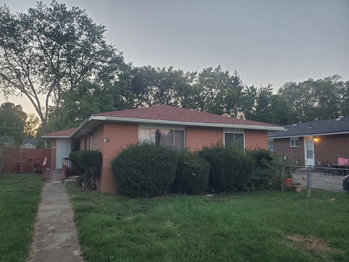 Fenced in yard - 961 S Waverly St #961