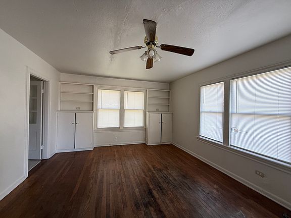 2nd image of 207 Rainbow Dr
